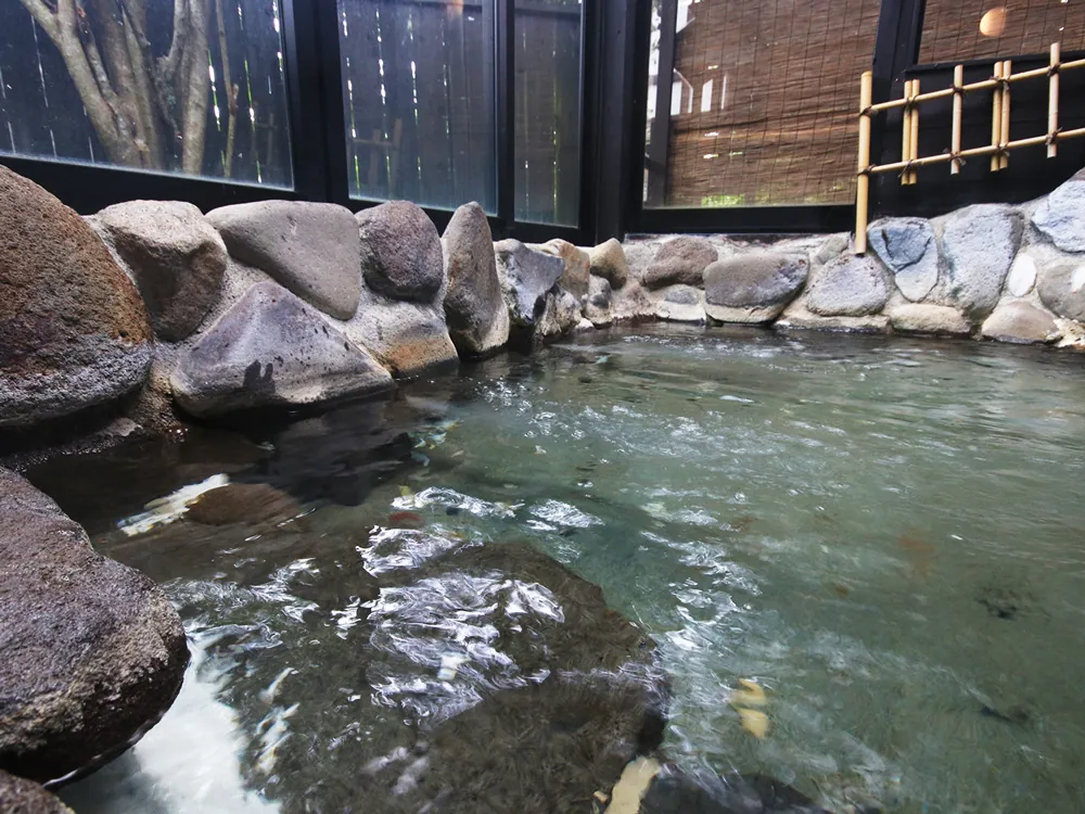 芹ヶ沢から運ぶやわらかな湯